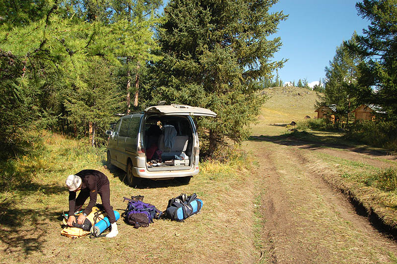 На перевалке в Актру.