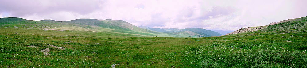 Вид с переывала Бакаташ в сторону Замков Горных Духов.