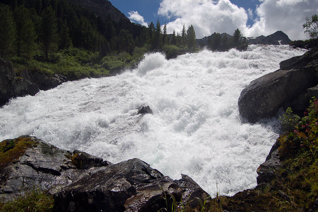 Водопад на реке. Л.Осиновка. 