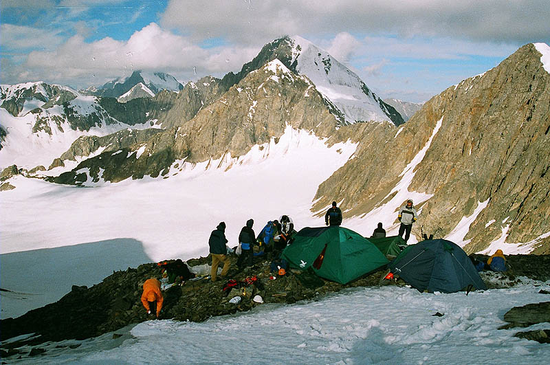 Лагерь на перевале Надежда. Утром. Сборы. 