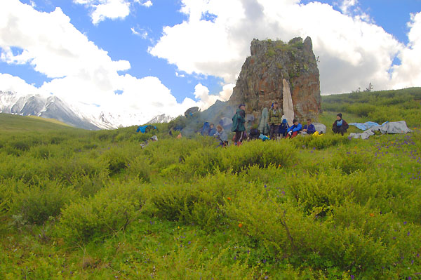 Обед на перевале Орой. 