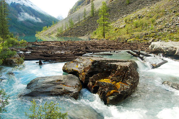 Водосброс с Нижнешавлинского озера.